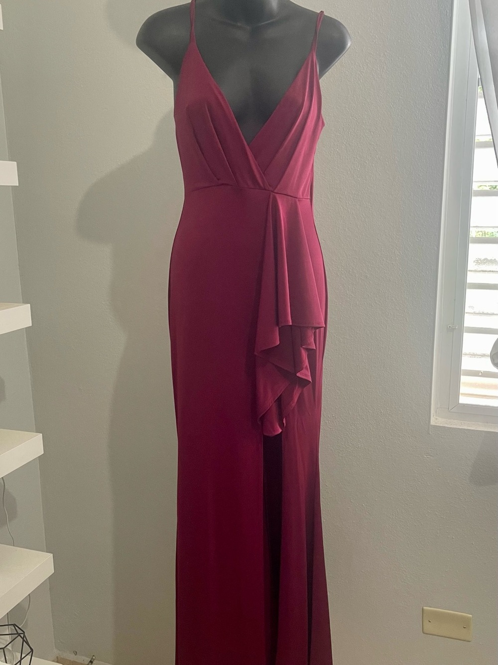 Elegant Burgundy Maxi Dress